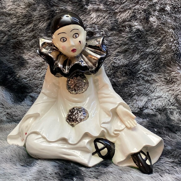 Black and White Sitting Pierrot Clown - Picture 1 of 16
